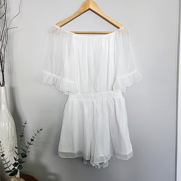NWOT off shoulder romper - Picture 1 of 7